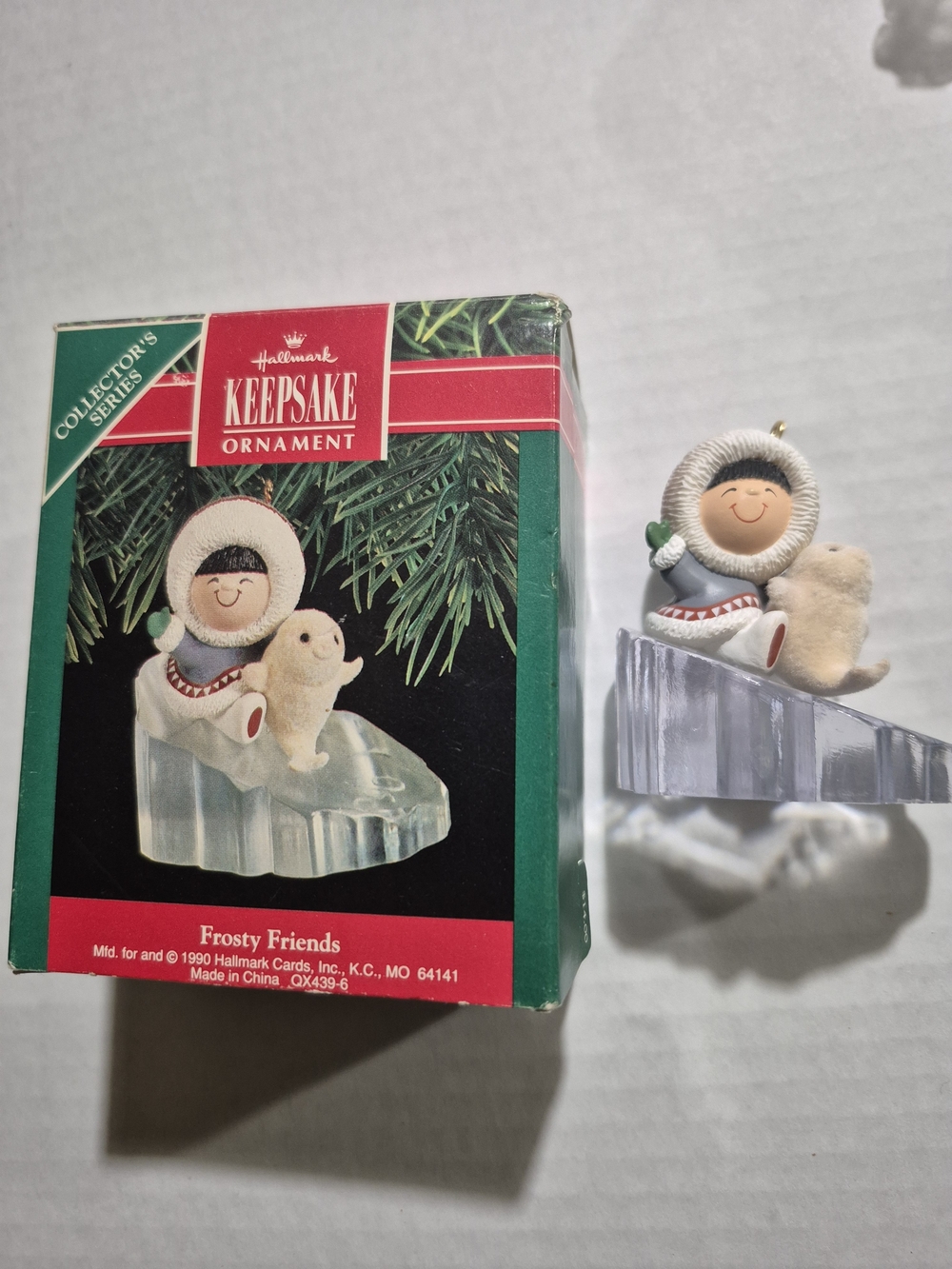 Vtg. 1990 Hallmark Keepsake Ornament Frosty Friends - White, Green, Red, Cream